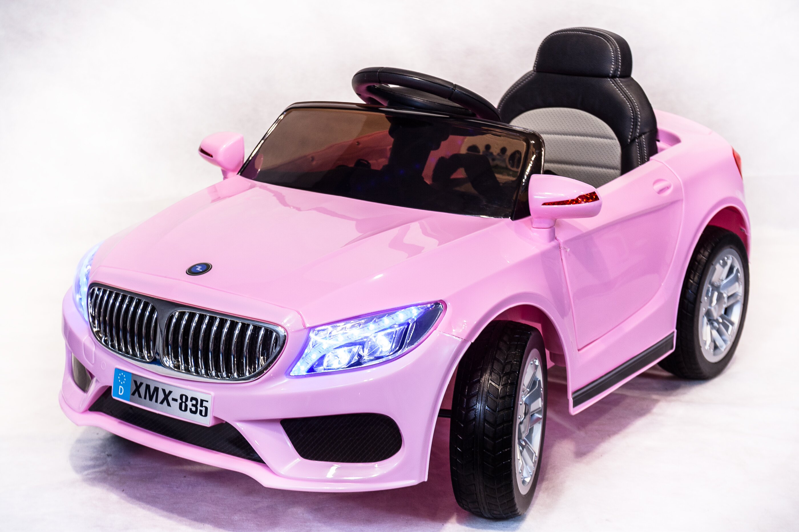 Машина ребенка 4 лет. Электромобиль BMW XMX 835. Детский электромобиль а444аа розовый. Детский электромобиль BMW HT-99811. Автомобиль BMW XMX 835 белый.
